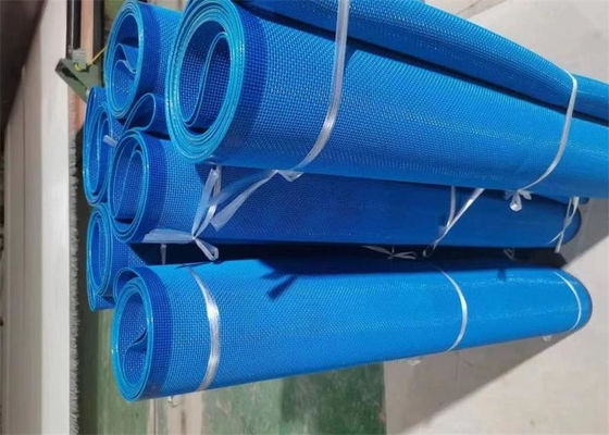 Harga yang bagus Sabuk Jaring Poliester Monofilamen Tahan Aus Tenunan Polos 940N/Cm-1200N/Cm on line