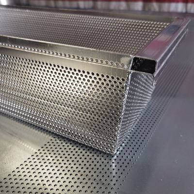 Harga yang bagus 304 Stainless Steel Perforated Stackable Trays dengan gagang on line
