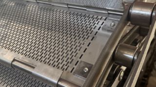 Tautan Rantai Slat Stainless Steel Sabuk Konveyor Pelat Logam Berlubang dengan Lubang