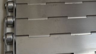 Sabuk Konveyor Chip Pelat Logam Tautan Rantai Slat Baja Tahan Karat Logam untuk Toko Roti Oven Biskuit Anneali