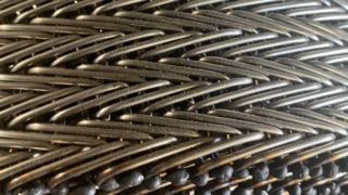 304 Logam Tahan Panas Suhu Tinggi Konveyor Roti Herringbone Wire Mesh Bisc