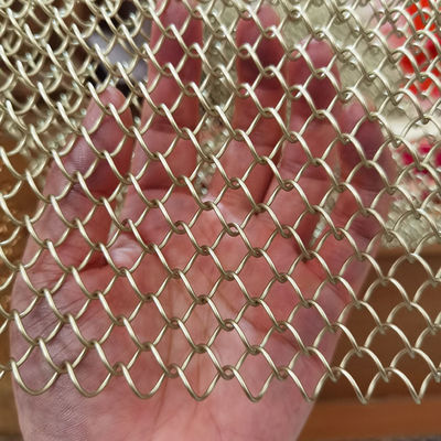 Kualitas Tinggi Aluminium / Stainless Steel Dekoratif Metal Coil Drapery Mesh untuk Pernikahan Pembatas Ruangan Air Terjun